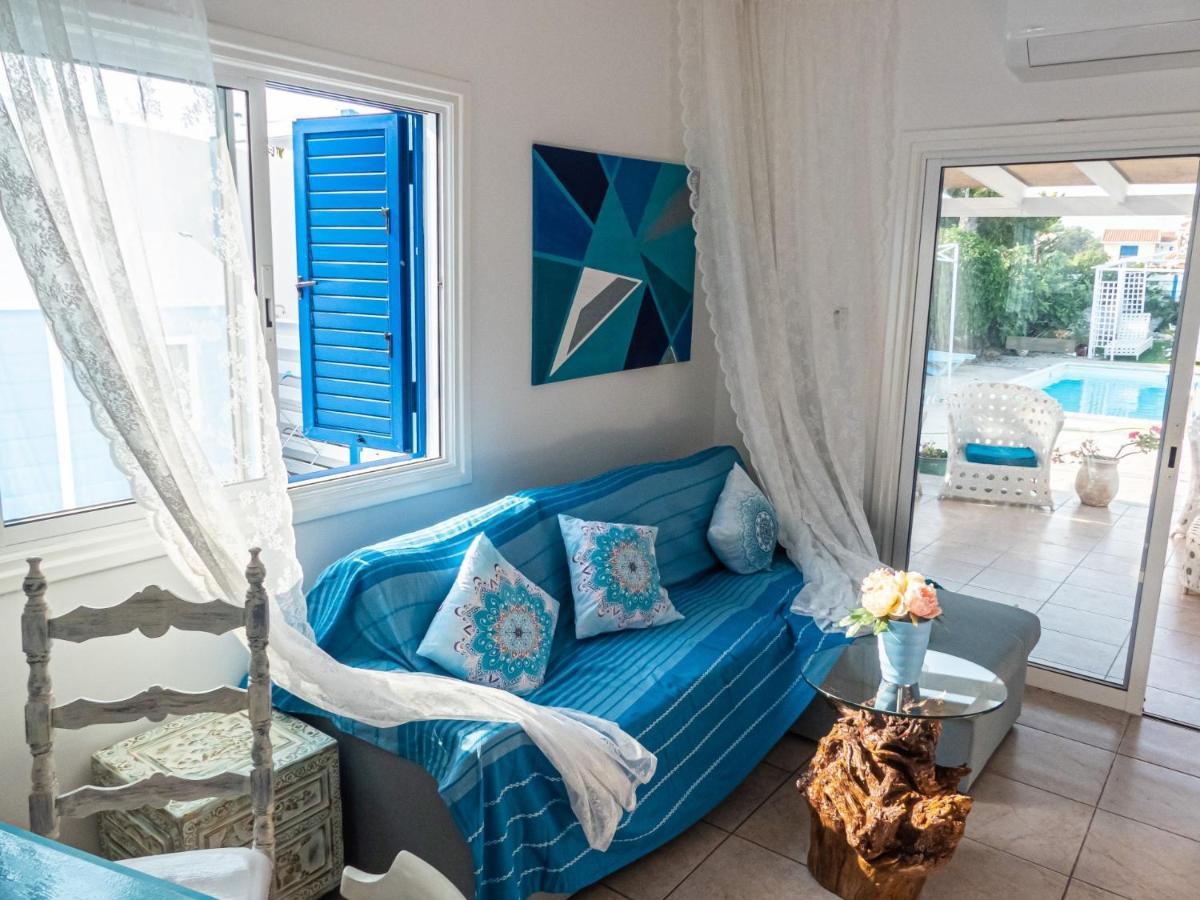 Greek Island Style 2 Bedroom Villa With Pool Next To The Sea Lárnaca Exterior foto