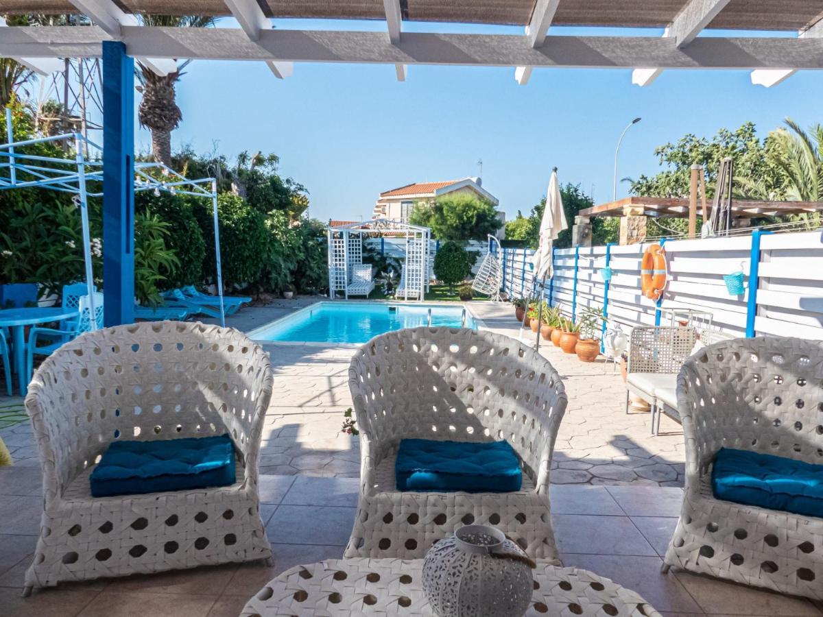 Greek Island Style 2 Bedroom Villa With Pool Next To The Sea Lárnaca Exterior foto