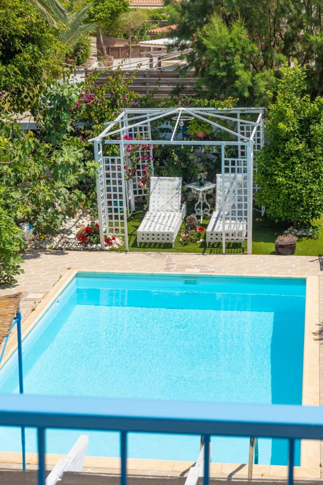 Greek Island Style 2 Bedroom Villa With Pool Next To The Sea Lárnaca Exterior foto